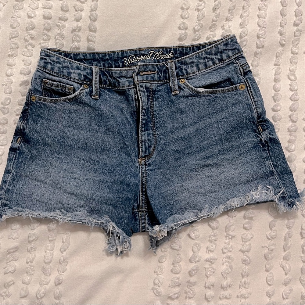 Universal Thread High Rise Cutoff Jean Short. Size 4